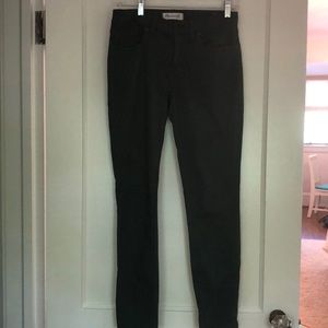 Lightly worn, skinny Madewell jeans. Size 28